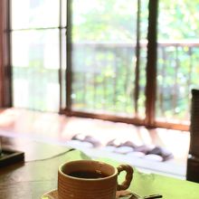 食後はコーヒーで締め。のんびりとしたひと時を過ごせます。