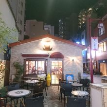 日がある時間帯ならテラスもよい