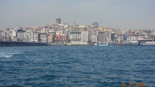 イスタンブールのシンボル。ただし狭い。