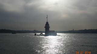 夕暮れ時には大混雑の人気スポット。