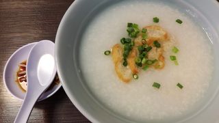 中華街の長年営業しているお粥屋さん