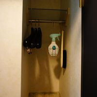 入ってすぐのハンガースペース