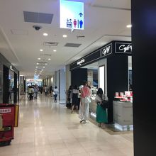 1階のエントランスを入ってすぐのエリア