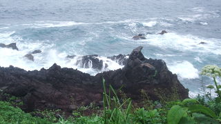 仙法志御崎海岸は溶岩海岸だ