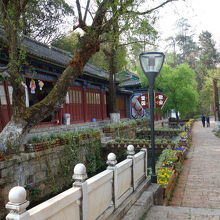 川が流れる公園