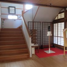 二階へ上がります
