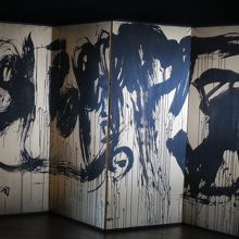 大広間にある屏風