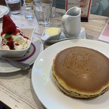 パンケーキ500円＋フルーツクリーム400円