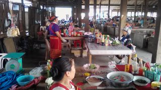 飲食コーナーが超充実