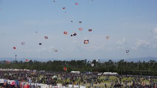 歴史的には凧上げの方が先