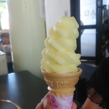 名物のリンゴソフトは好みが分かれます