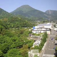 本館山側の客室から見える鶴見岳