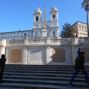 スペイン広場上の教会