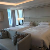 ベッドはふかふか。枕は固め・やわらかめの2種類あり