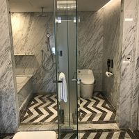 バスルームとトイレ。トイレはウォシュレットあり