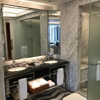 洗面台は2つ。タオルもたくさん用意されている。