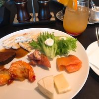 朝・夜はメニュー豊富。ハッピーアワーのお酒の種類も多い