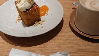 雑貨屋横のお洒落なカフェ