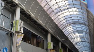 寿司やが多かったことに由来