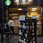 スターバックスコーヒー 関西国際空港2階到着ロビー店 