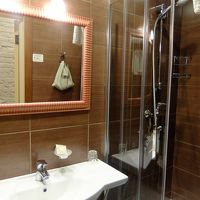 洗面所とシャワー室