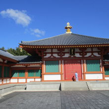法隆寺らしくない建物です