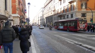 ローマの中心的な通りの一つ