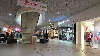 駅の上にはショッピングセンターで便利