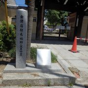 鳥羽伏見の戦いで会津藩が駐屯した東本願寺伏見別院前にある石碑