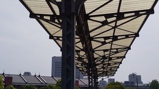 赤レンガ倉庫前に