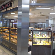 入り口付近の店内の様子