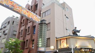 浅草公会堂の前の通り