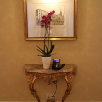 外観は伝統、内装は新しく華やかです