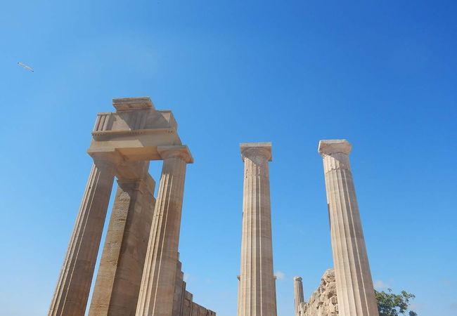 山の上に古代遺跡、景色が素晴らしい