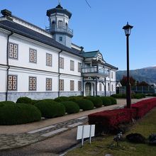 歴史を感じさせる洋館風の建物