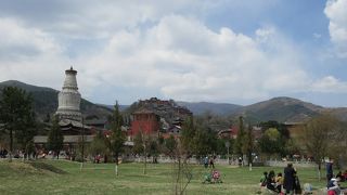 いくつもの寺院が並び建っており壮観です。