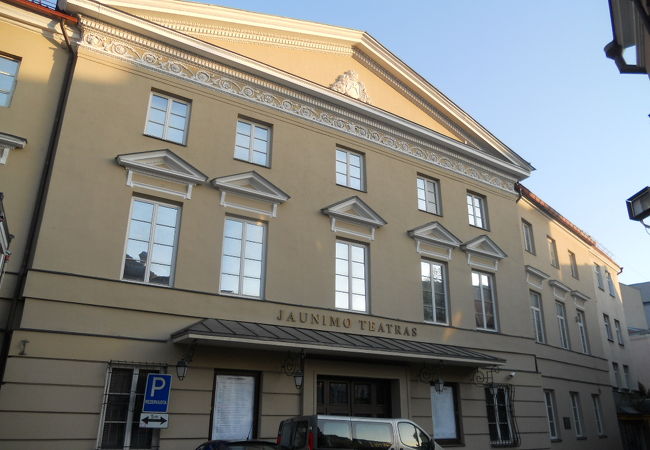 「人形劇場」と並んでいます