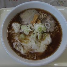 ワンタン麺　800円