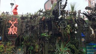 女木島の学校の庭を舞台に