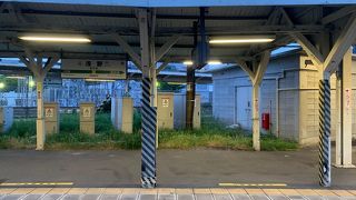 JR鶴見線の分岐駅です。無人駅で風情があります。