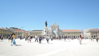 歴史を感じる広場