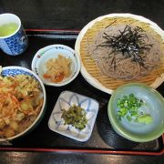 駅前にある居酒屋