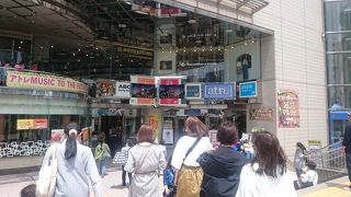 ユニクロがあります。