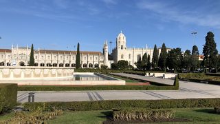 ジェロニモス修道院の前