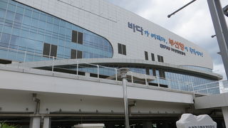 WiFi も使えたし　駅にも歩いて行ける　近代的なターミナル