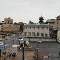 窓からは興福寺五重塔が見える