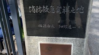 横浜情報文化センタービルの駐車場の一角です