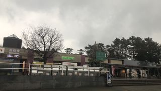 ファミマが入ってる