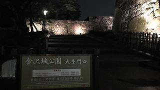 夜の大手門