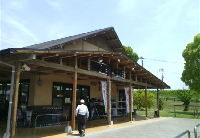 恋ぼたる物産館